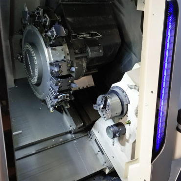 CNC-Dreh-Fräszentrum mit 20-Fach Sternrevolver und Übergabespindel